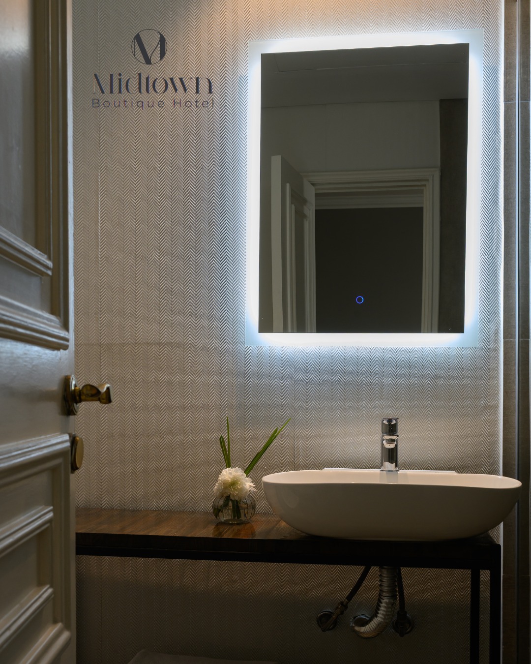 ✨ Renovamos nuestro estilo ✨
A pasos del Obelisco, Midtown Boutique Hotel se transforma para que vivas una experiencia única en el corazón de Buenos Aires.
Detalles modernos, espacios acogedores y la calidez de siempre 💫
📍 Avenida Diagonal Roque Sáenz Peña 1178
¡Descubrí el nuevo Midtown Boutique Hotel!
#MidtownHotel #BuenosAires #ViajarEsVivir #HotelEnElCentro #Obelisco #hotelboutique