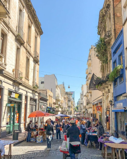 A veces, para conocer una ciudad, alcanza con caminar mirando un poco más arriba.

Buenos Aires tiene fachadas, cúpulas, balcones y edificios que cuentan parte de su historia en cada esquina.

Empezá desde M Concept, en el corazón de San Telmo.